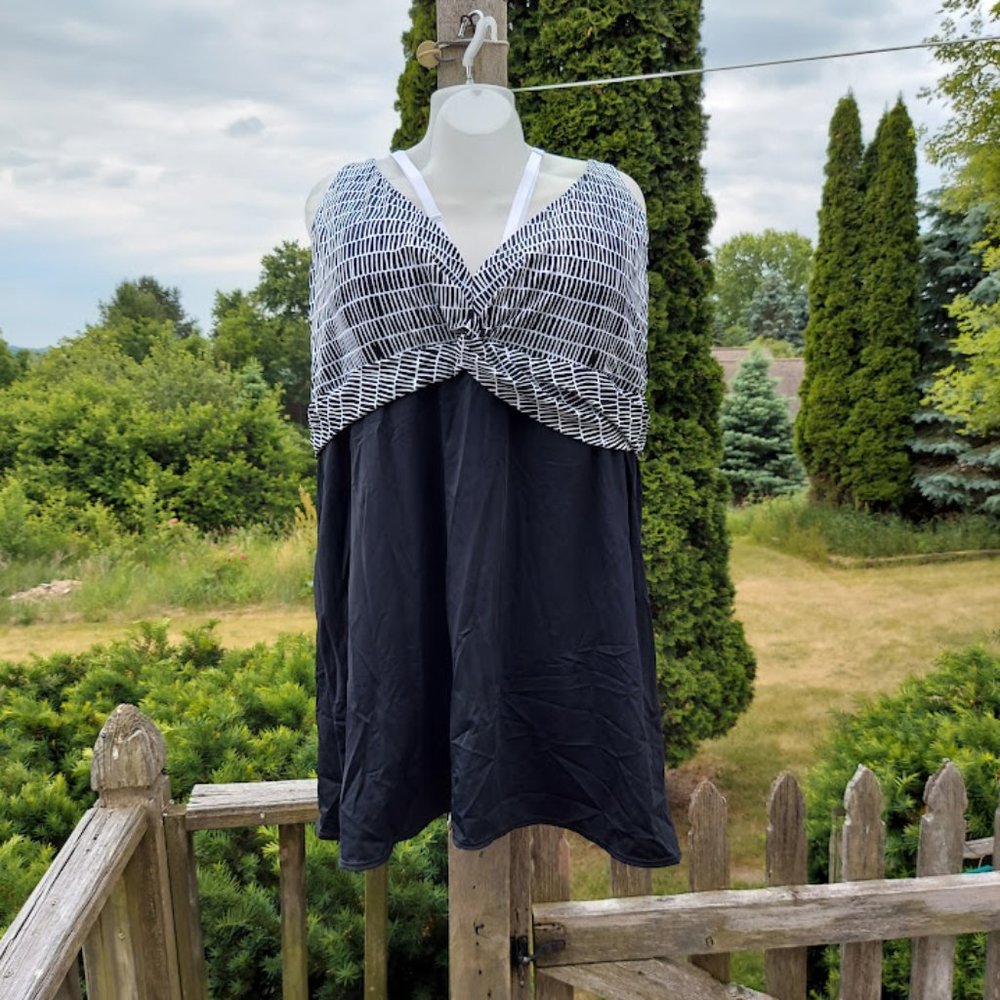 Catherines One Piece Black and White Swimsuit Top - Womens Plus Size 34W NWT